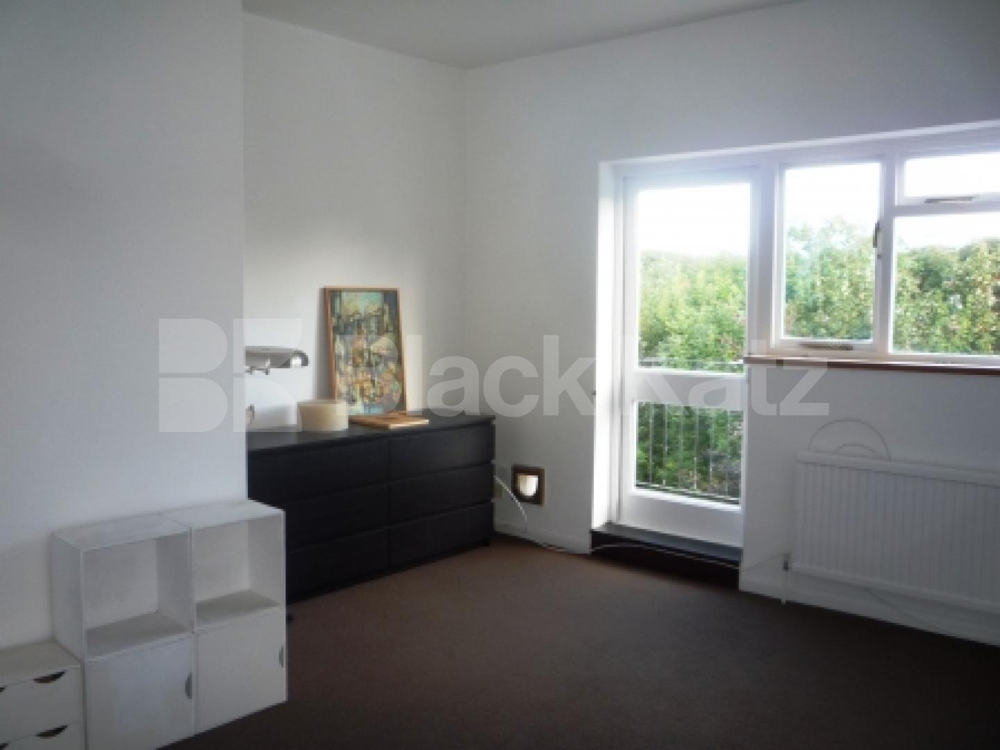 			MUST SEE!, 1 Bedroom, 1 bath, 1 reception Flat			 Donovan Avenue, MUSWELL HILL N10